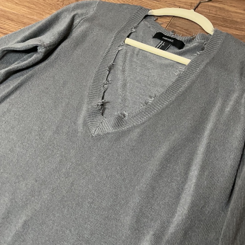 Distressed sweater - Picture 2 of 3